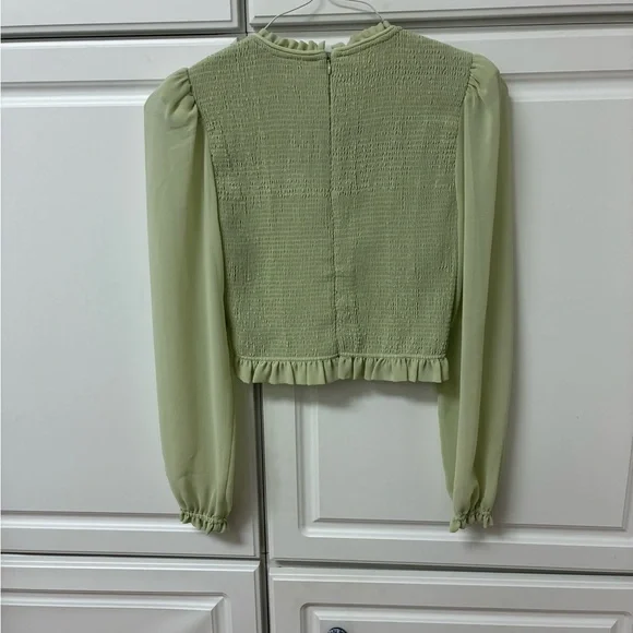 😁Elegant Light Green Ruffle Blouse - Picture 4 of 4